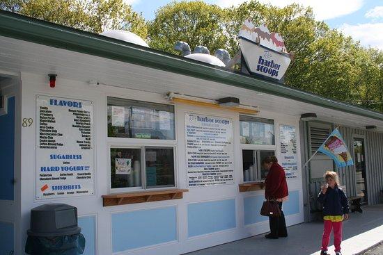Ro's Harbor Scoops
