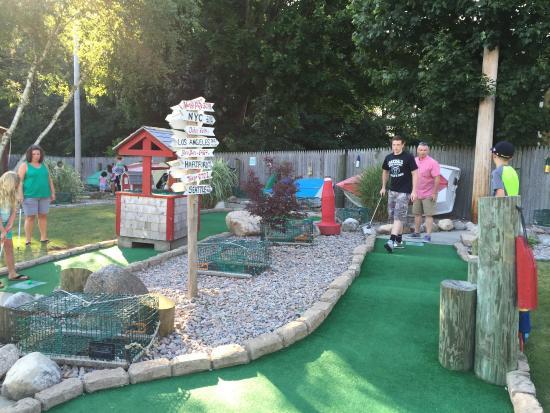 Cataumet Crossing Light Mini Golf