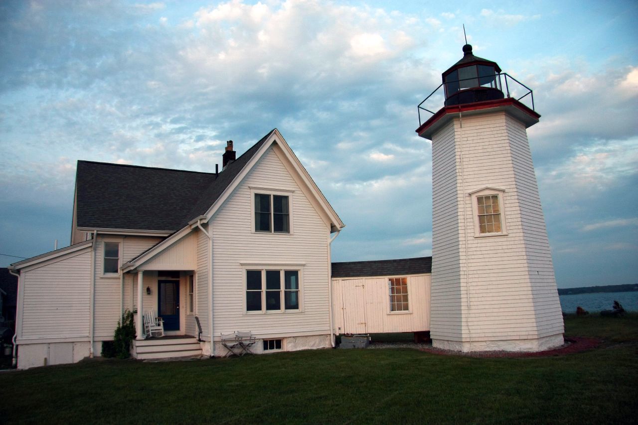 Wing's Neck Light