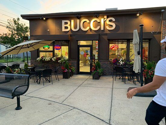 Bucci's Deli and Pizzeria